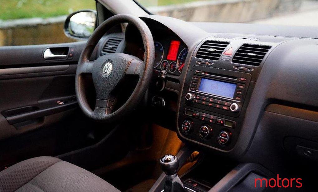 2005' Volkswagen Golf photo #2