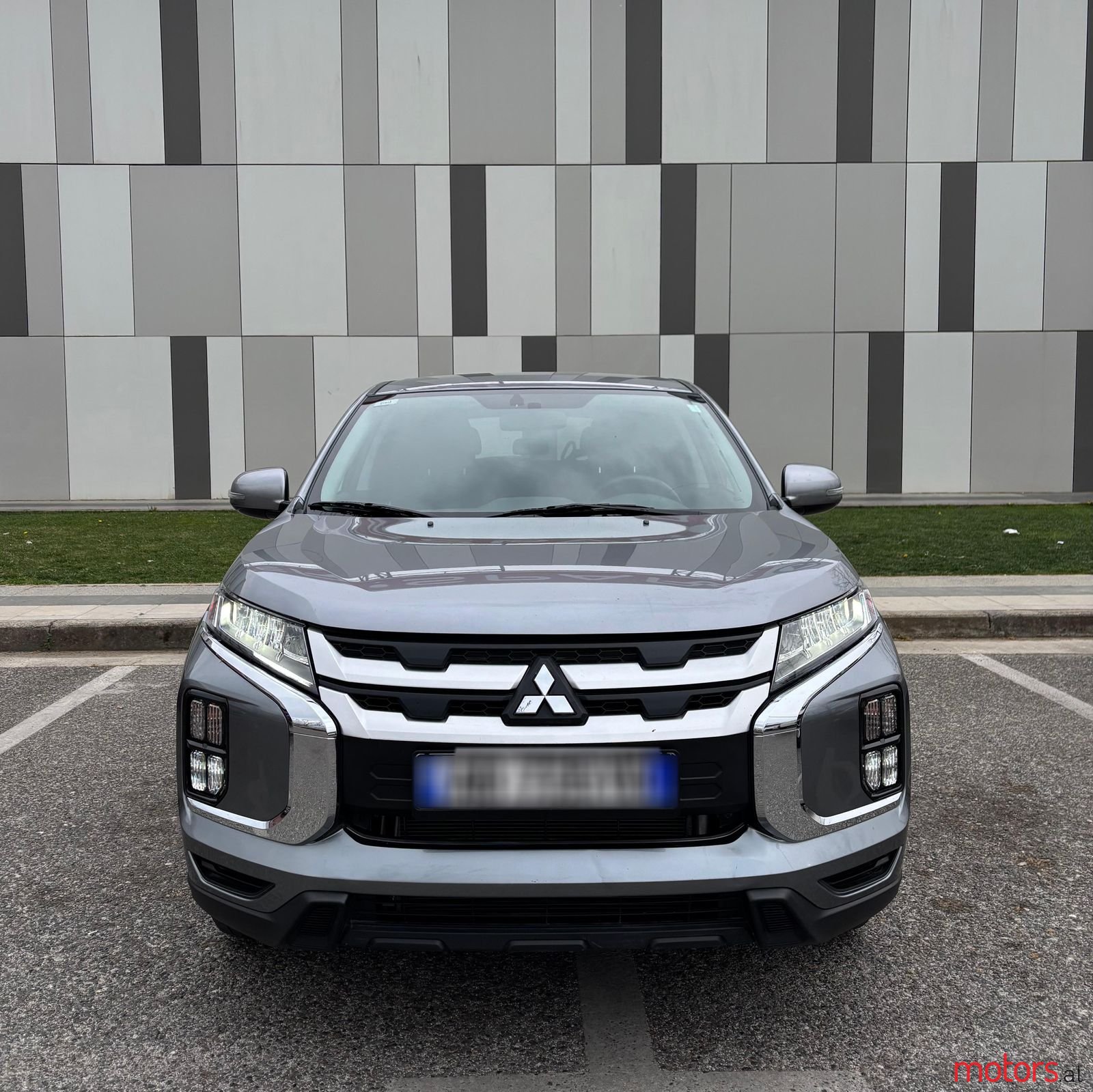 2024' Mitsubishi Outlander photo #2