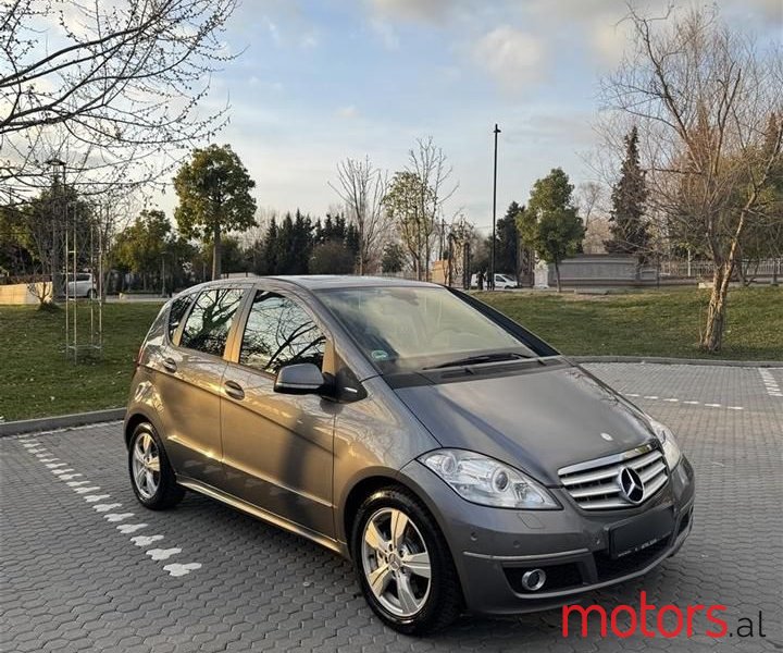 2009' Mercedes-Benz A 200 photo #3