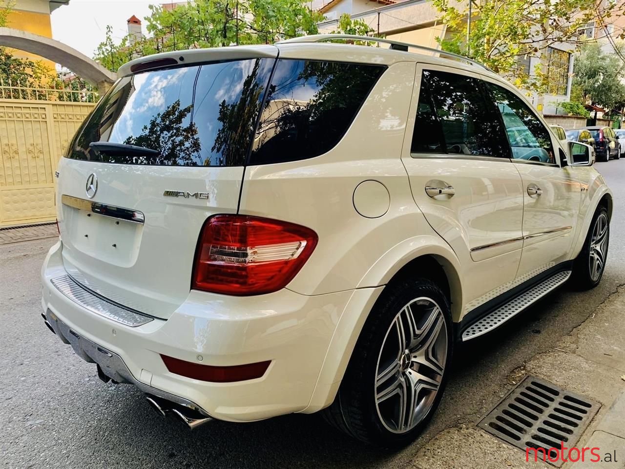 2010' Mercedes-Benz ML 63 AMG photo #3