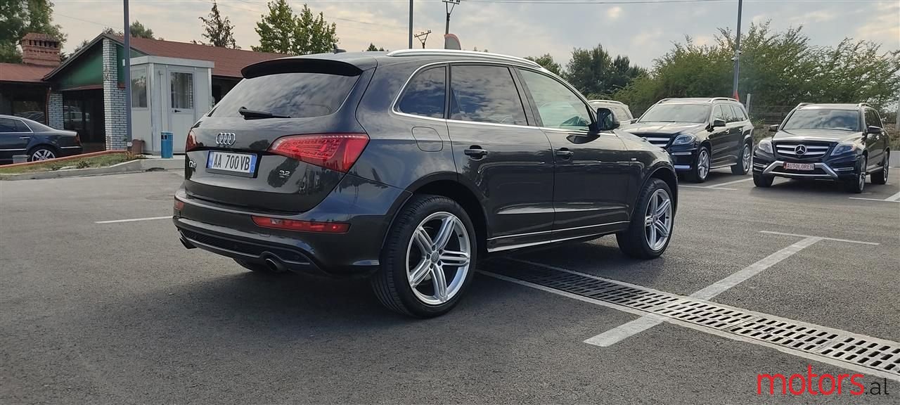 2010' Audi Q5 photo #5