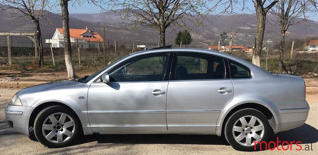 2002' Volkswagen Passat photo #1