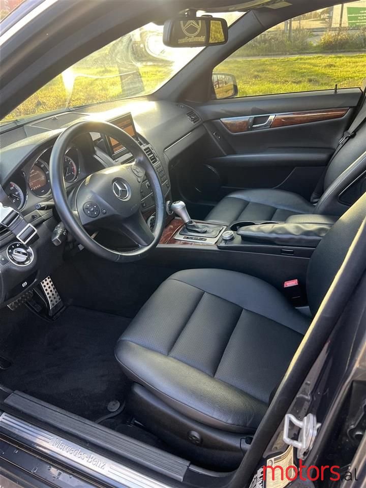 2011' Mercedes-Benz C 300 photo #5