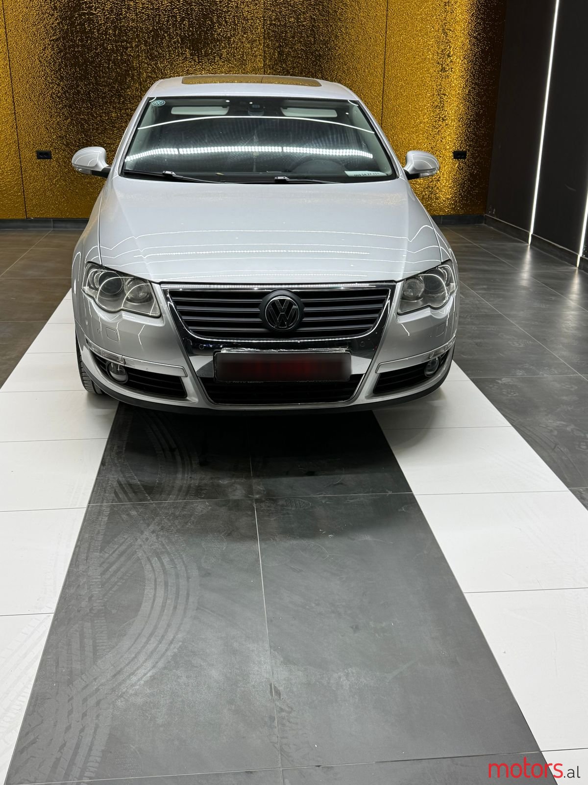 2010' Volkswagen Passat photo #2