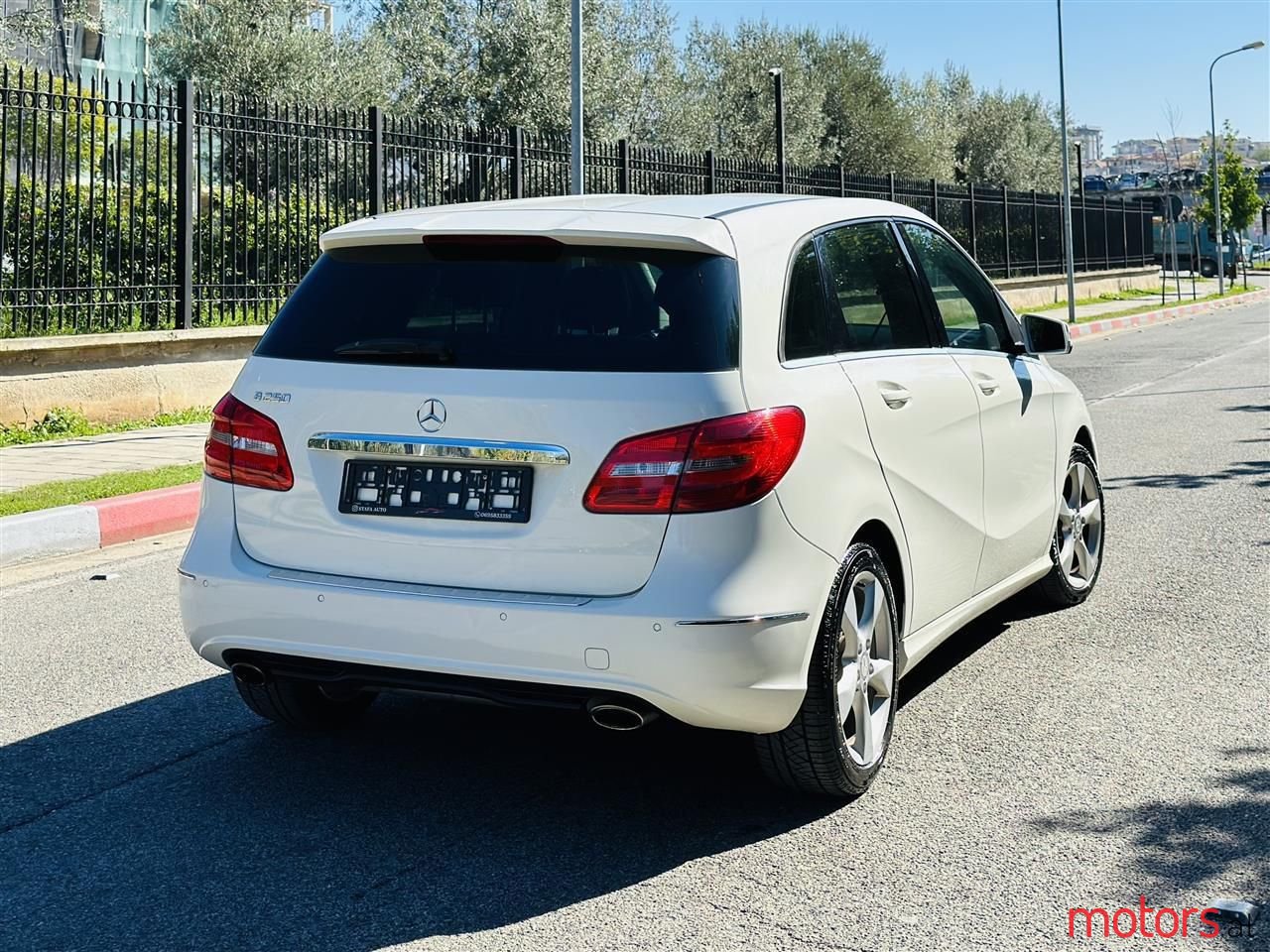 2015' Mercedes-Benz B 200 photo #4