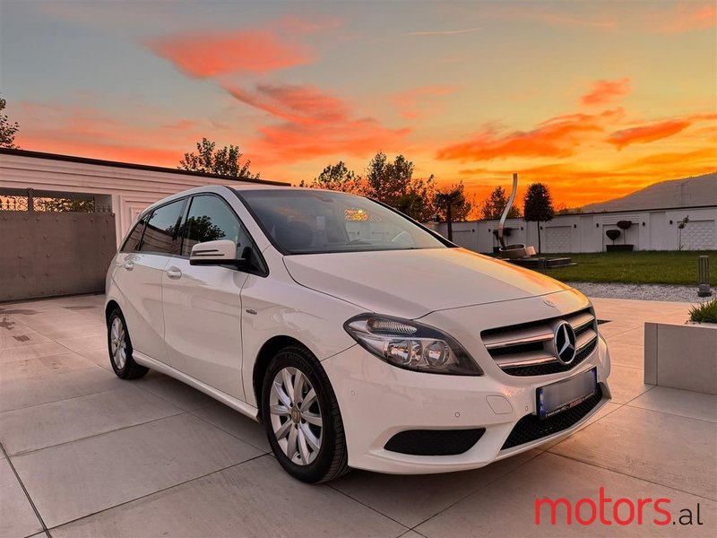 2012' Mercedes-Benz B 200 photo #1