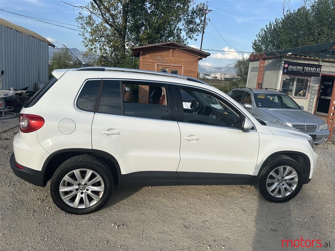 2010' Volkswagen Tiguan photo #2