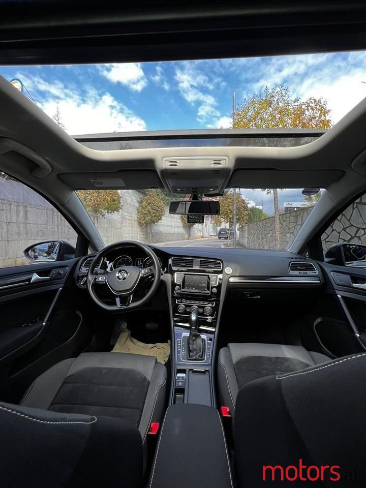 2016' Volkswagen Golf photo #1