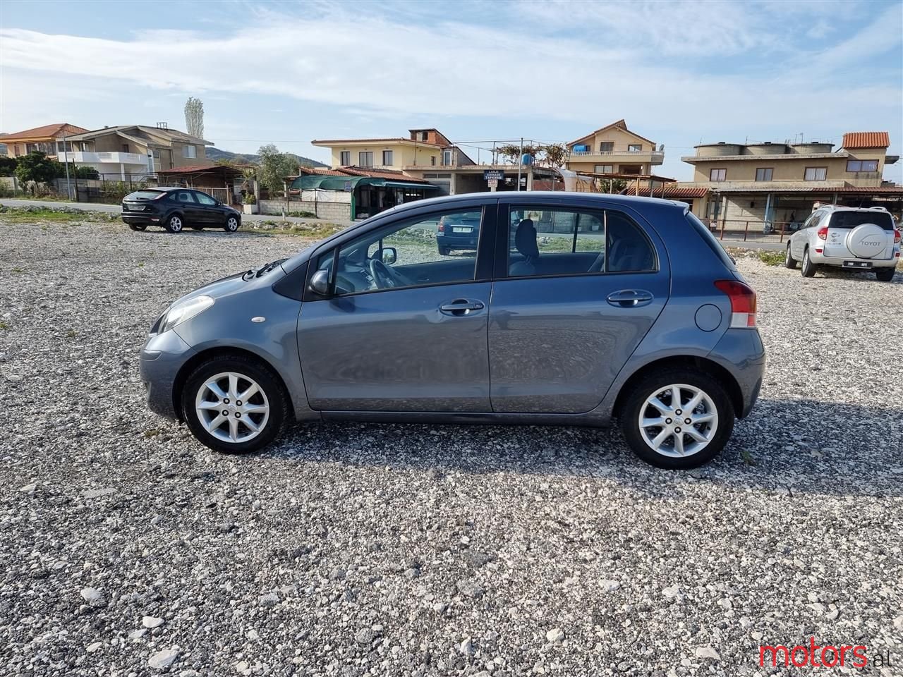 2009' Toyota Yaris photo #3