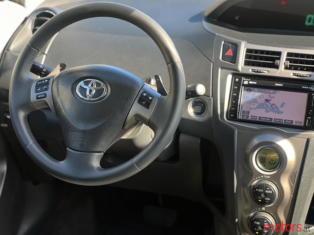 2010' Toyota Yaris photo #3