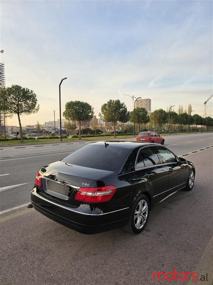 2010' Mercedes-Benz E 220 photo #5