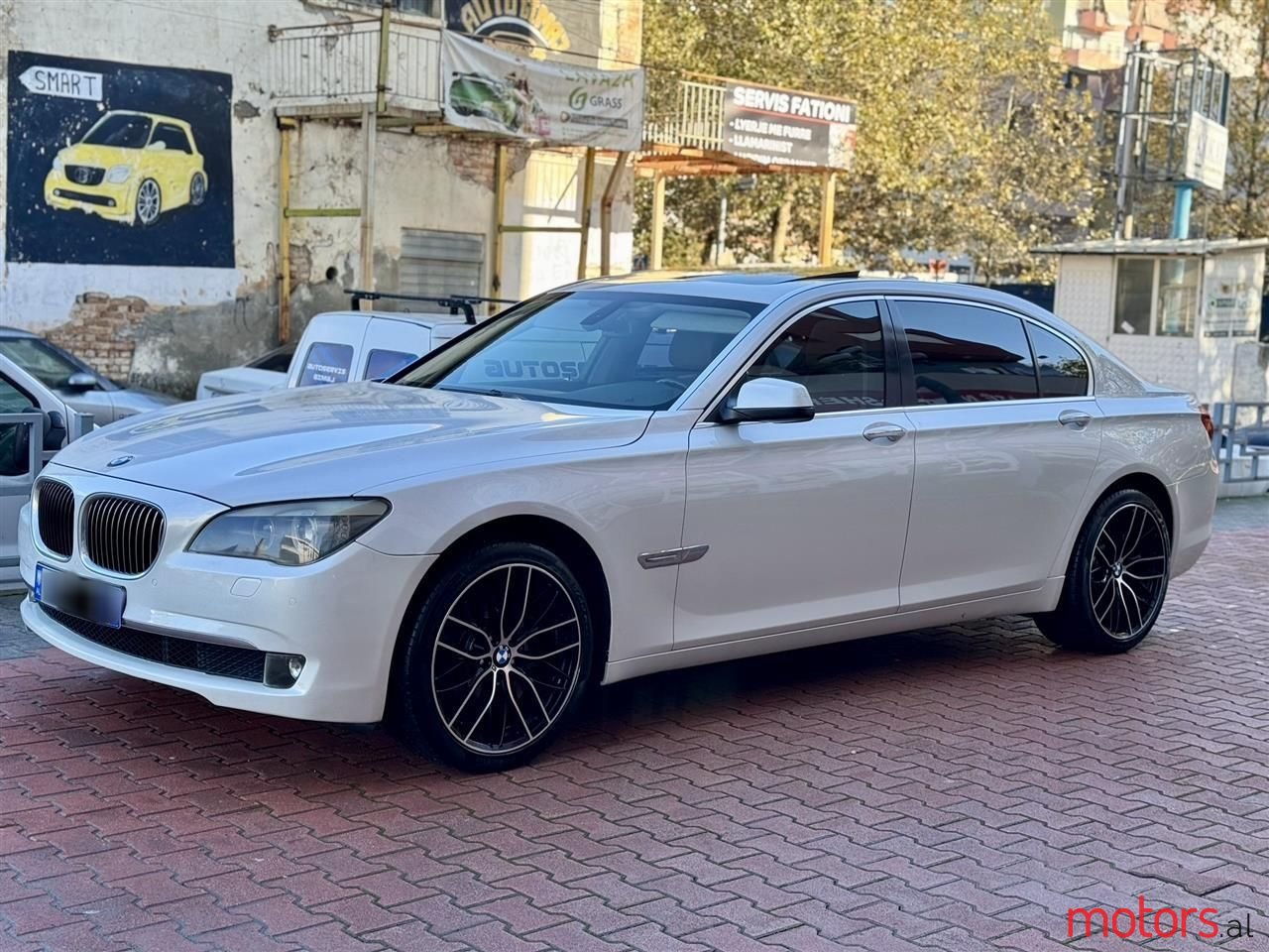 2012' BMW 730 photo #1