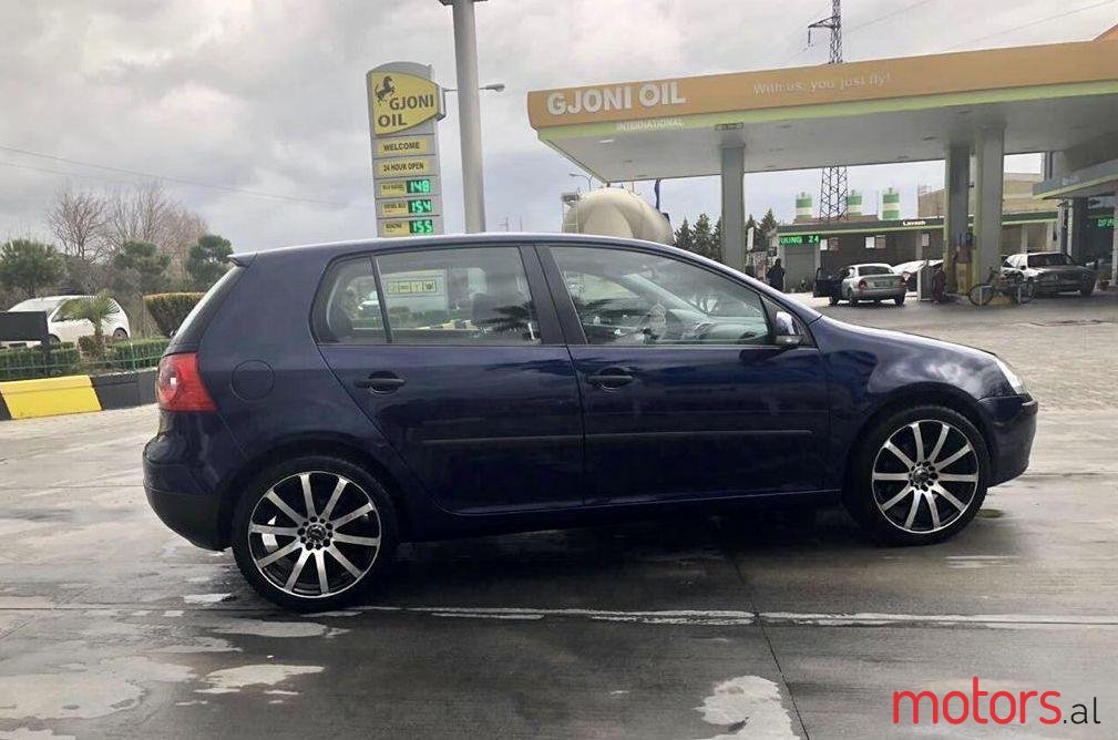 2005' Volkswagen Golf photo #2