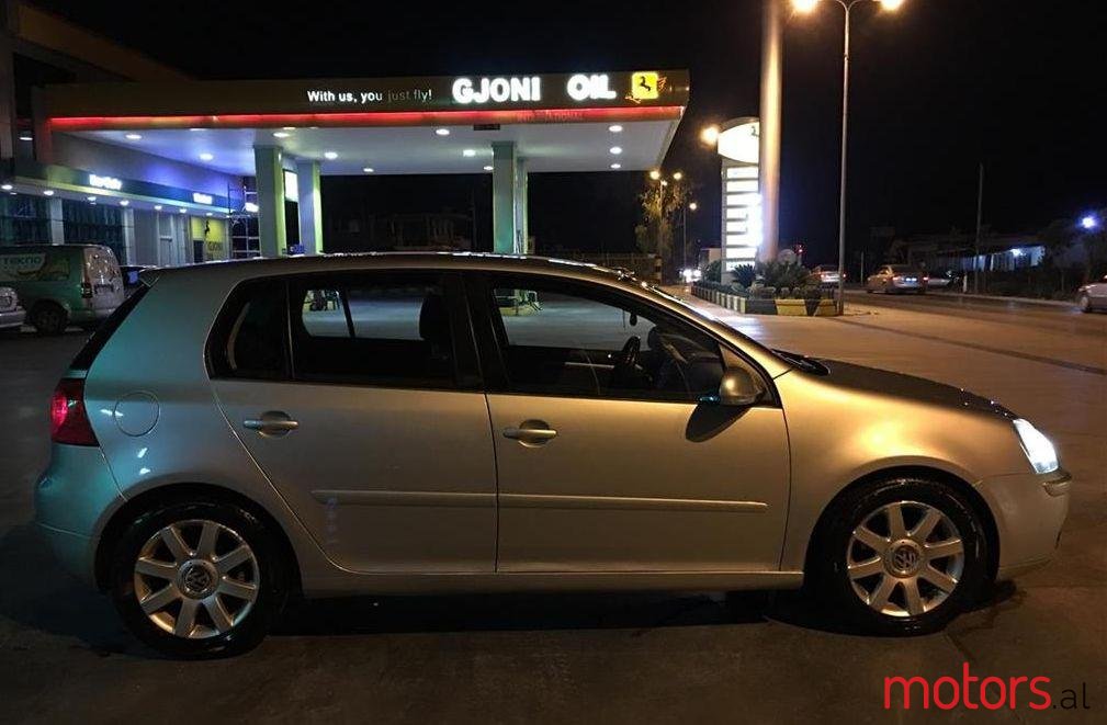 2004' Volkswagen Golf photo #1