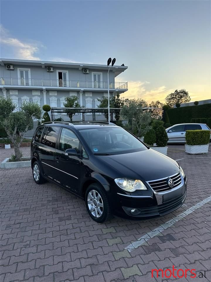 2010' Volkswagen Touran photo #6