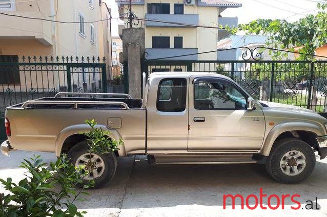 2005' Toyota Hilux photo #2