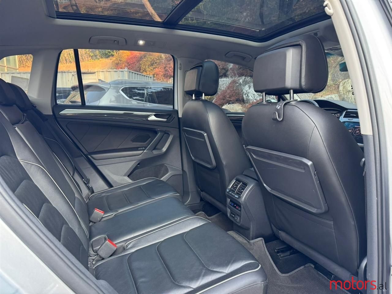 2018' Volkswagen Tiguan photo #5