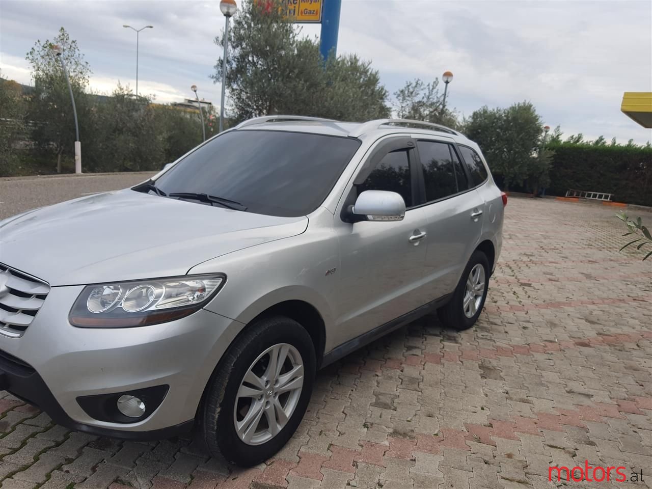 2011' Hyundai Santa Fe photo #1