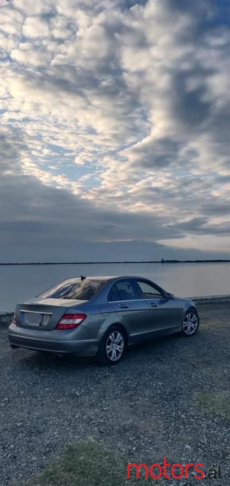 2011' Mercedes-Benz 300 photo #2