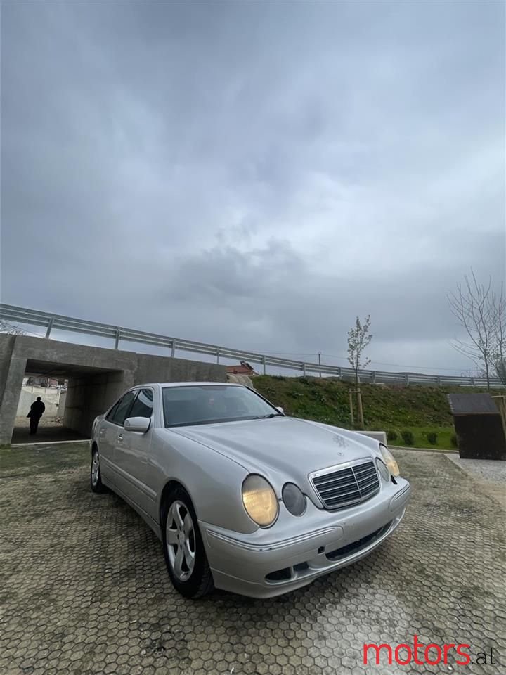 2001' Mercedes-Benz 270 photo #1
