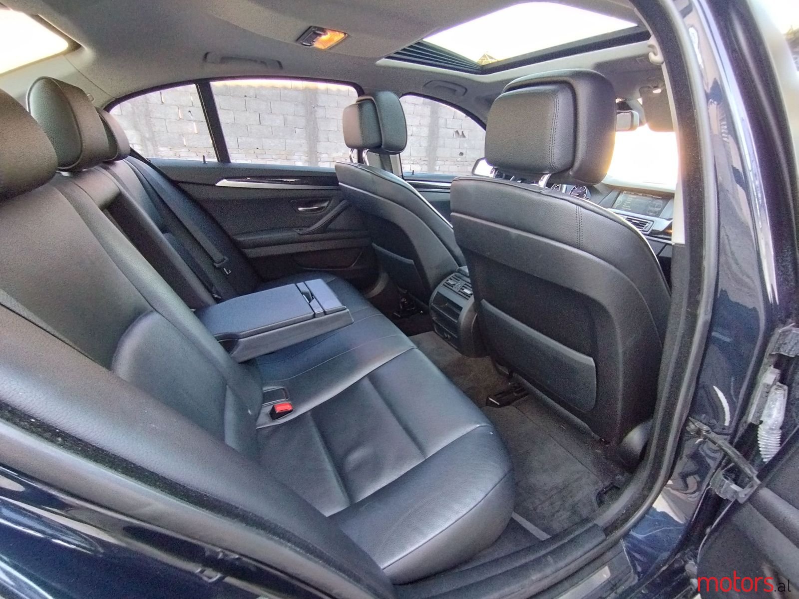 2012' BMW 520 photo #6