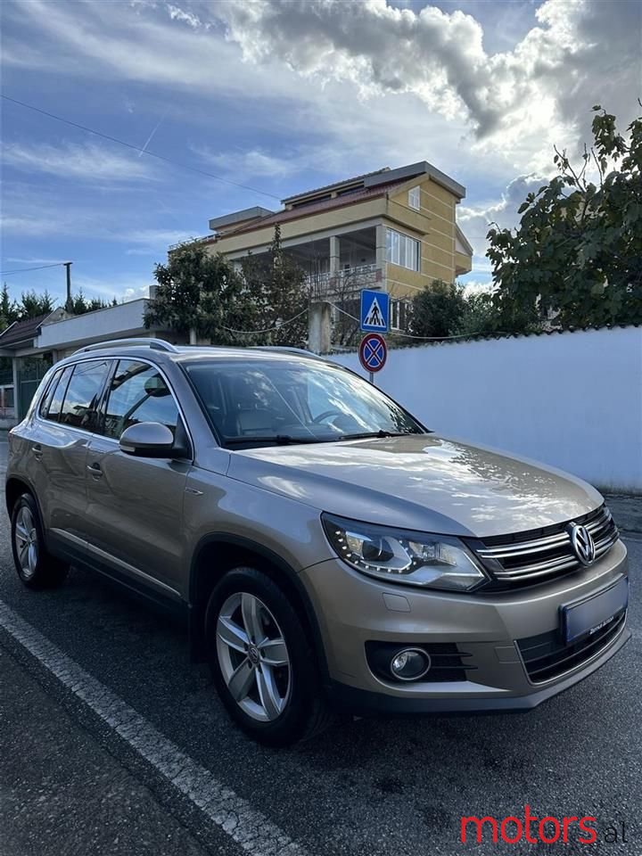 2012' Volkswagen Tiguan photo #2