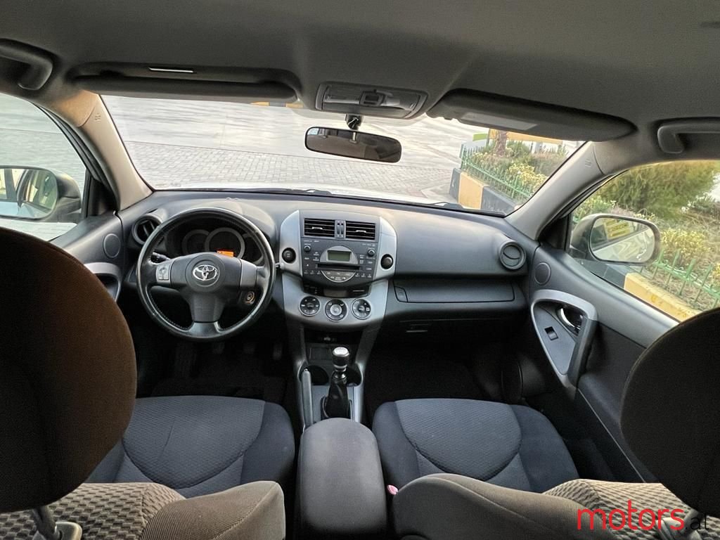 2006' Toyota RAV4 photo #2