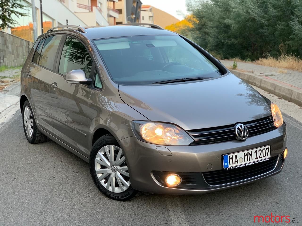 2010' Volkswagen Golf Plus photo #1