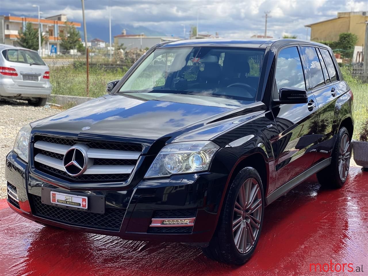 2011' Mercedes-Benz GLK 250 photo #1