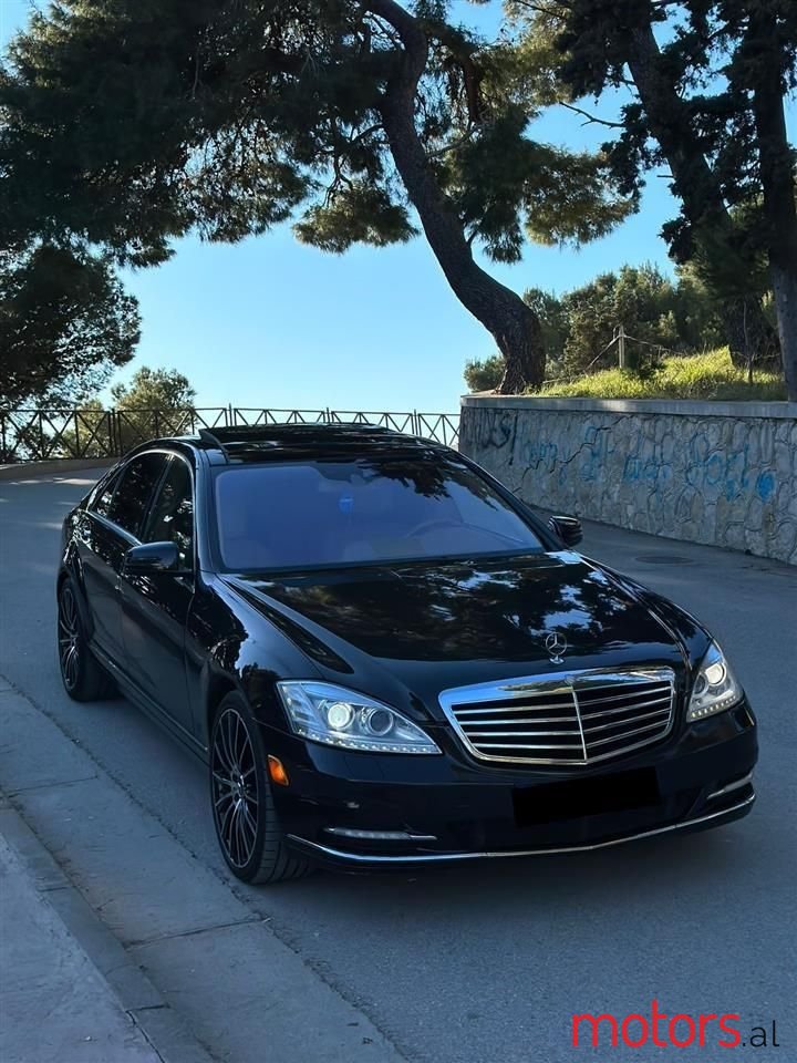 2011' Mercedes-Benz S 550 photo #6