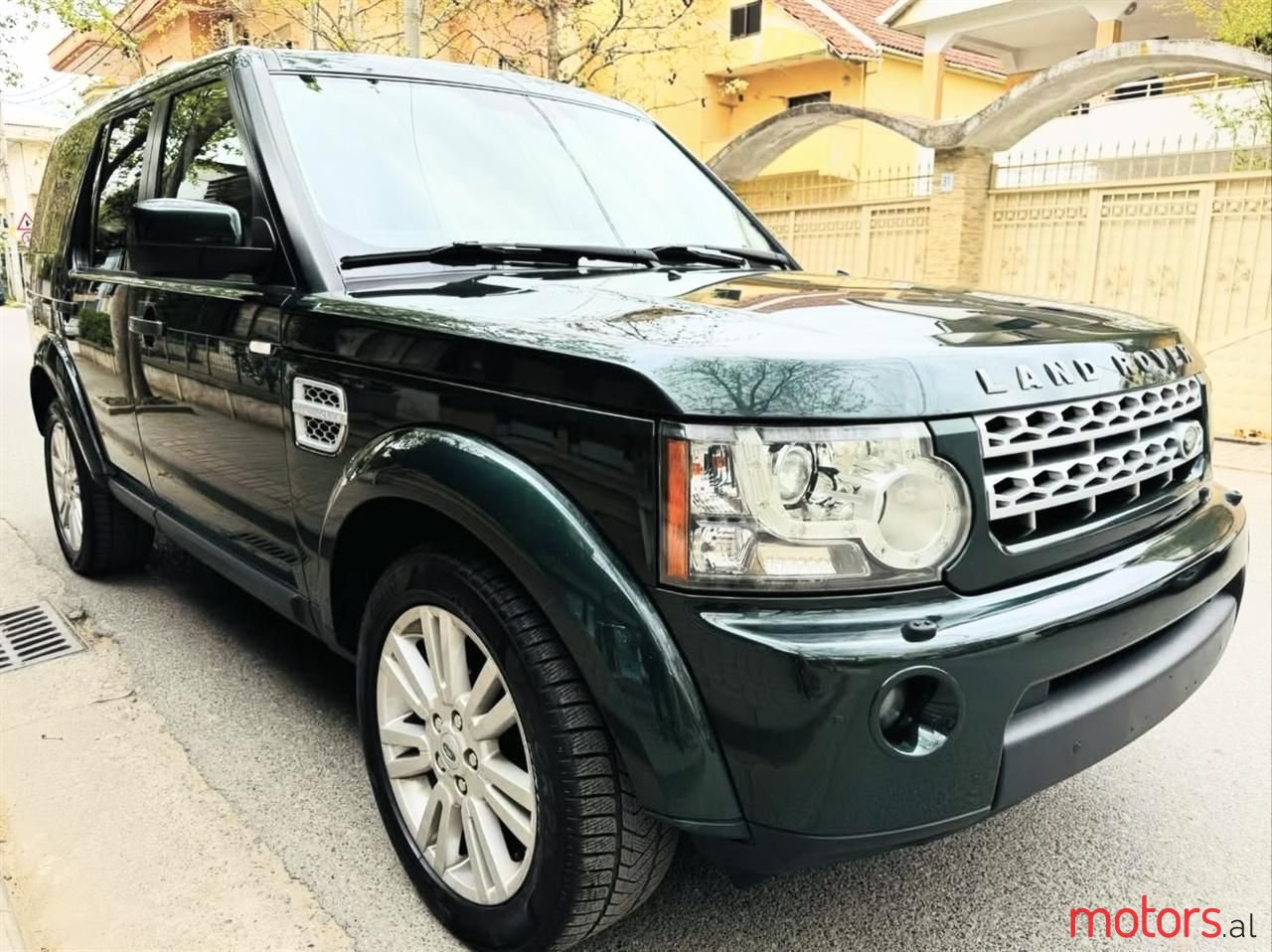 2012' Land Rover Discovery photo #4