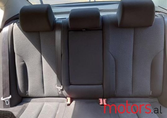 2009' Volkswagen Passat photo #2