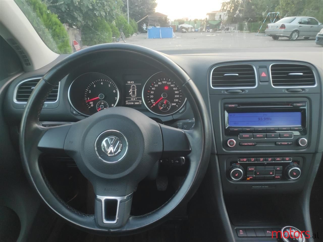 2010' Volkswagen Golf photo #6