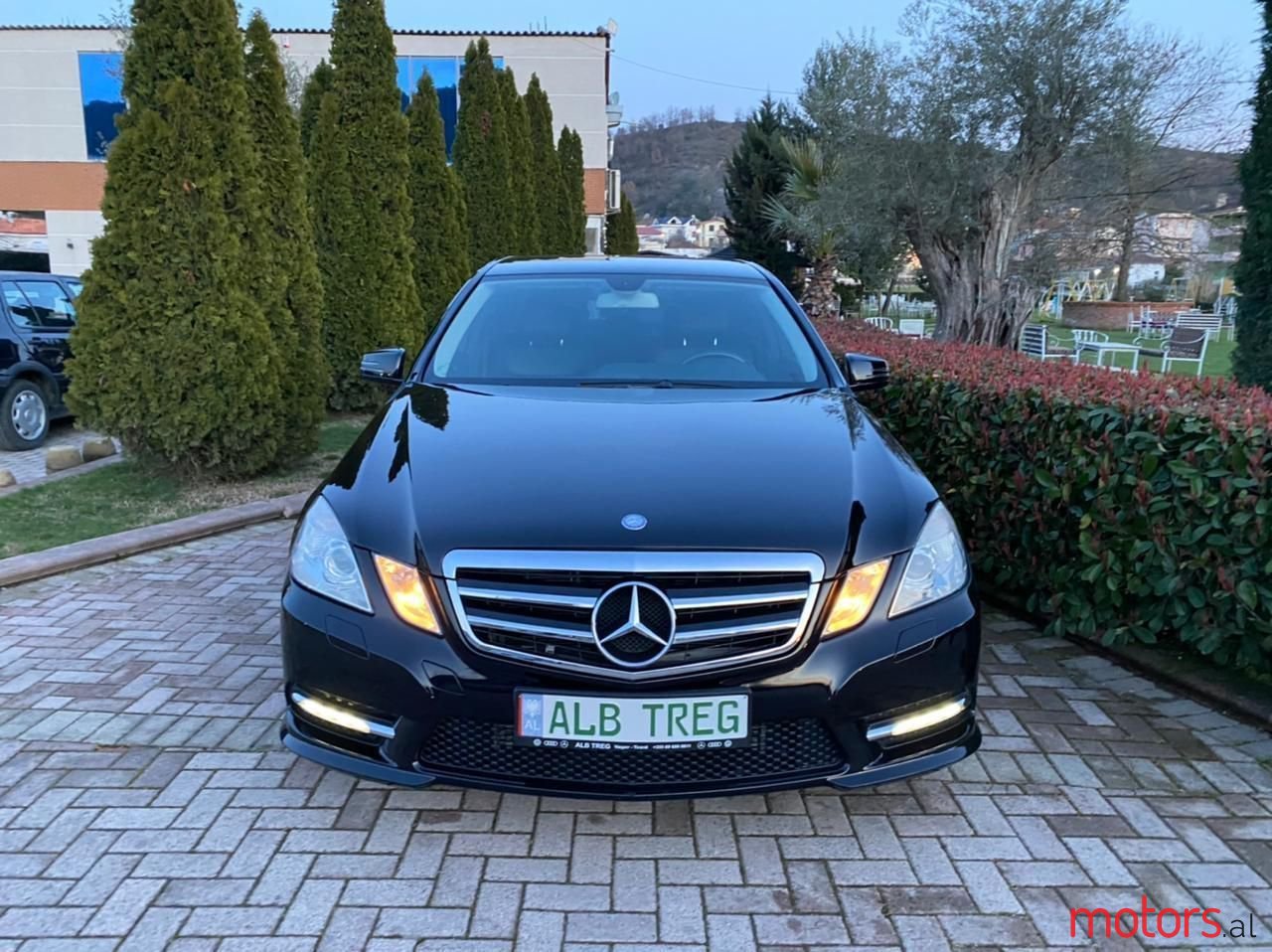 2011' Mercedes-Benz E 220 photo #1