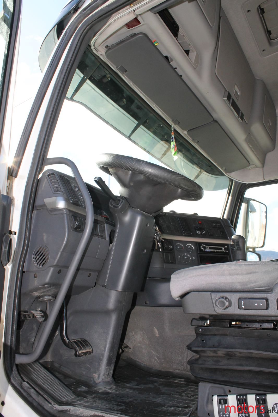 2002' Volvo FH -420 6X2 JUMBO photo #4