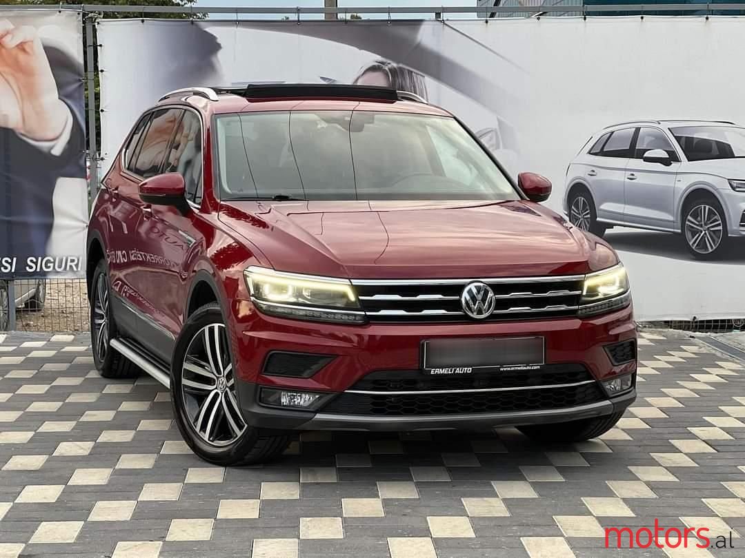 2018' Volkswagen Tiguan photo #5