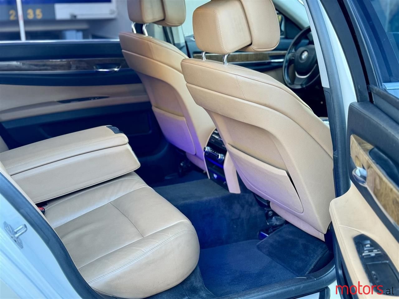 2012' BMW 730 photo #4