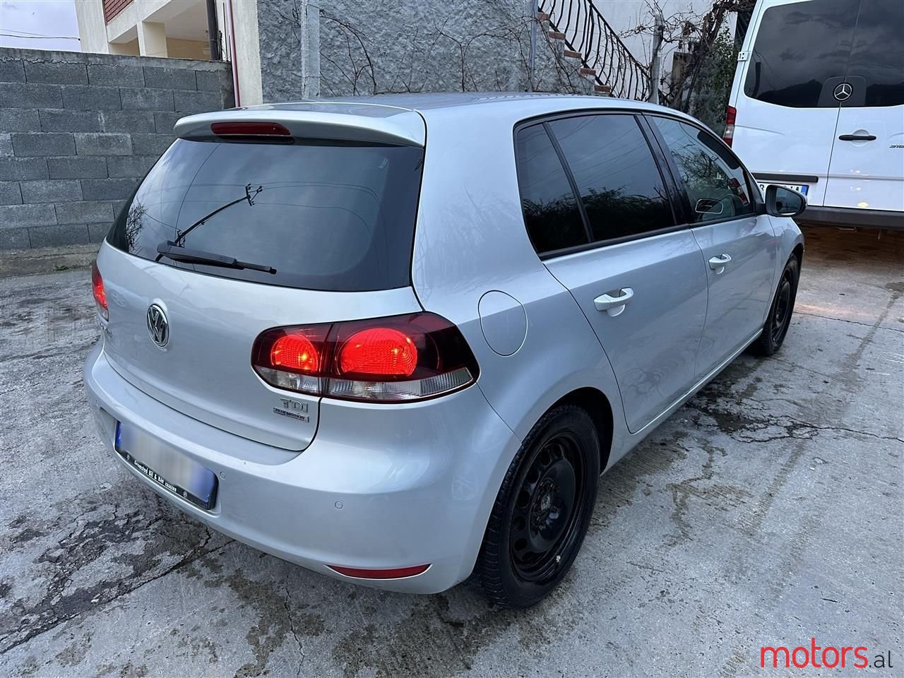 2009' Volkswagen Golf photo #2