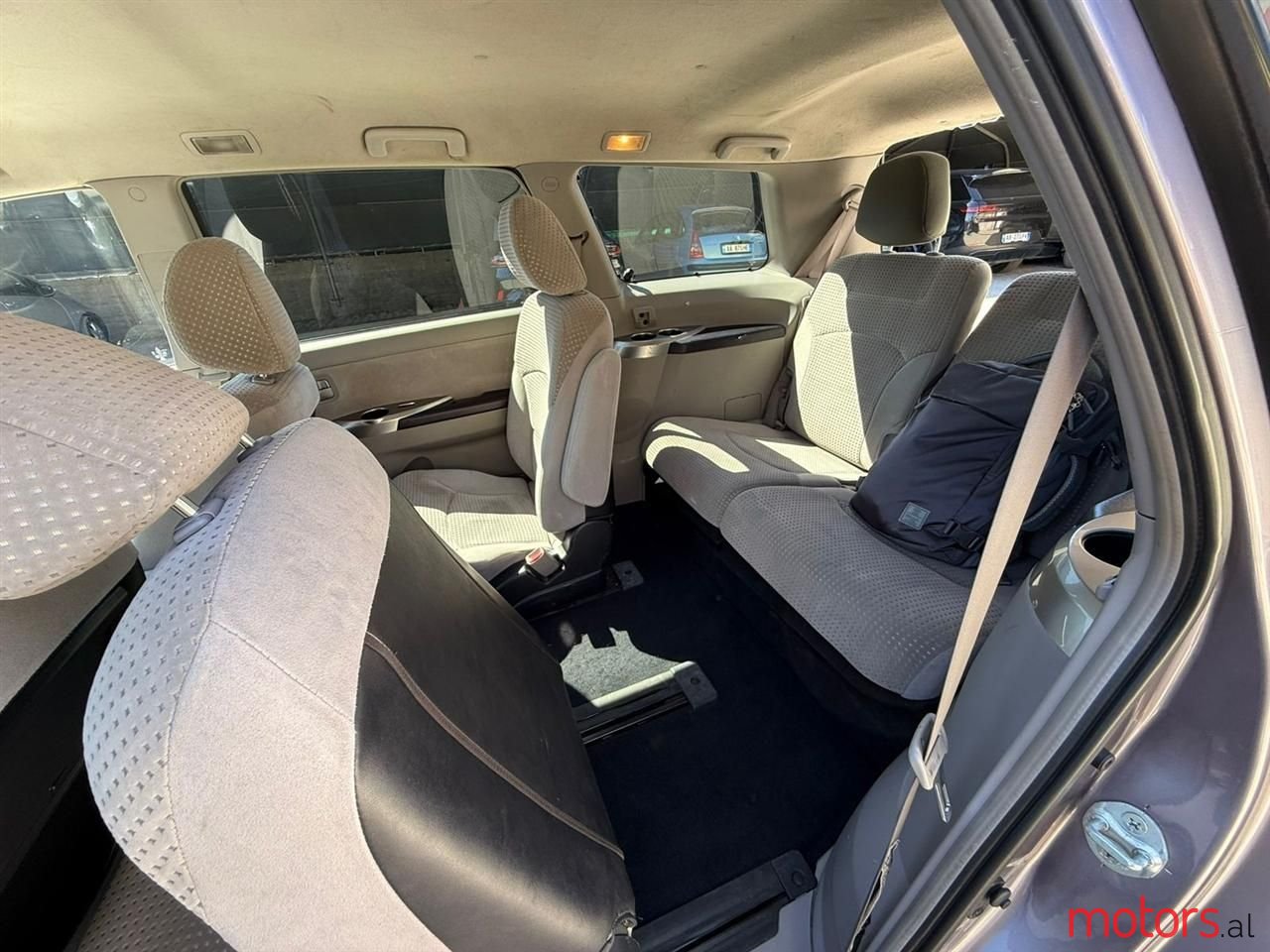 2005' Mitsubishi Grandis photo #6