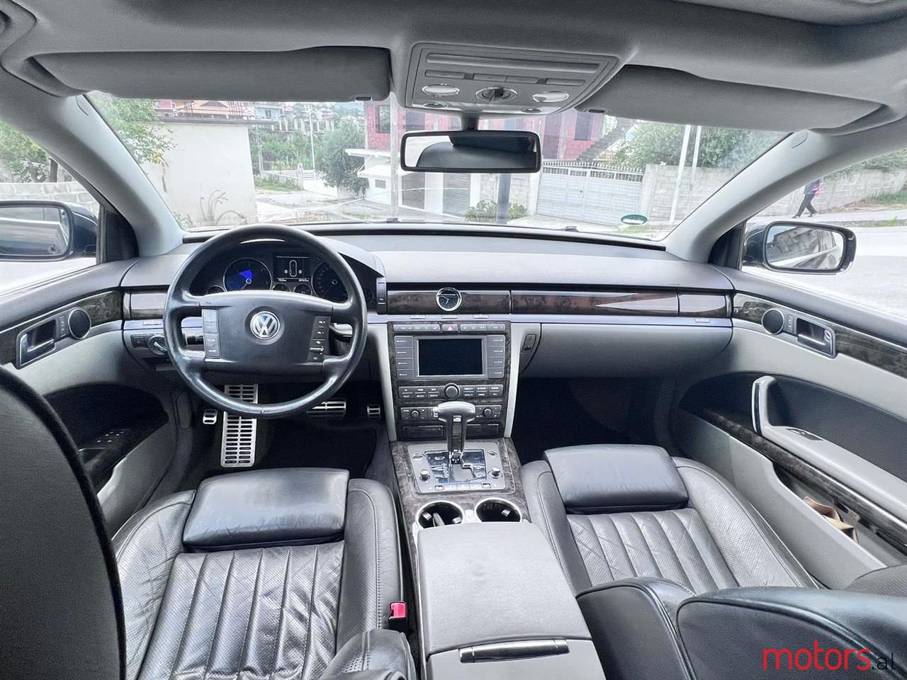 2013' Volkswagen Phaeton photo #1