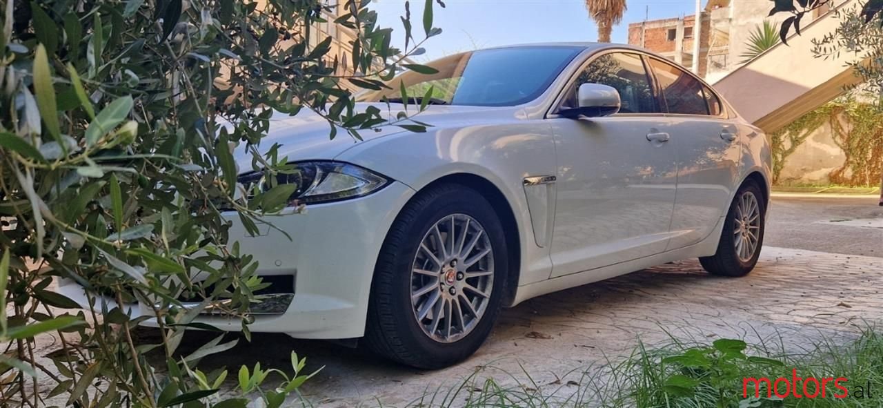 2014' Jaguar XF photo #3