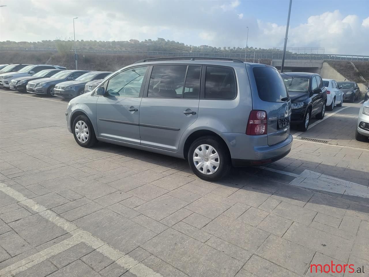 2007' Volkswagen Touran photo #3