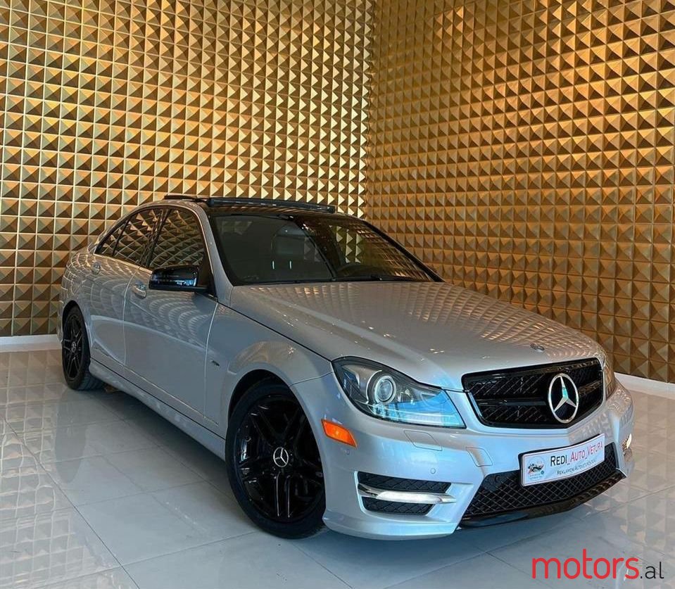 2012' Mercedes-Benz C 300 photo #2
