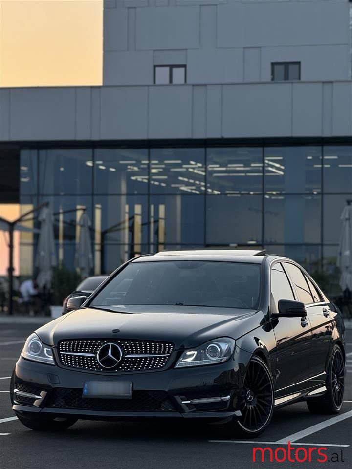 2012' Mercedes-Benz C 300 photo #1