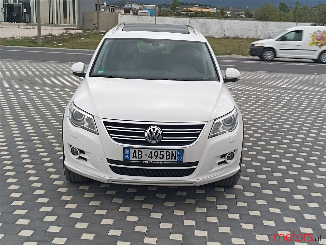 2009' Volkswagen Tiguan photo #4