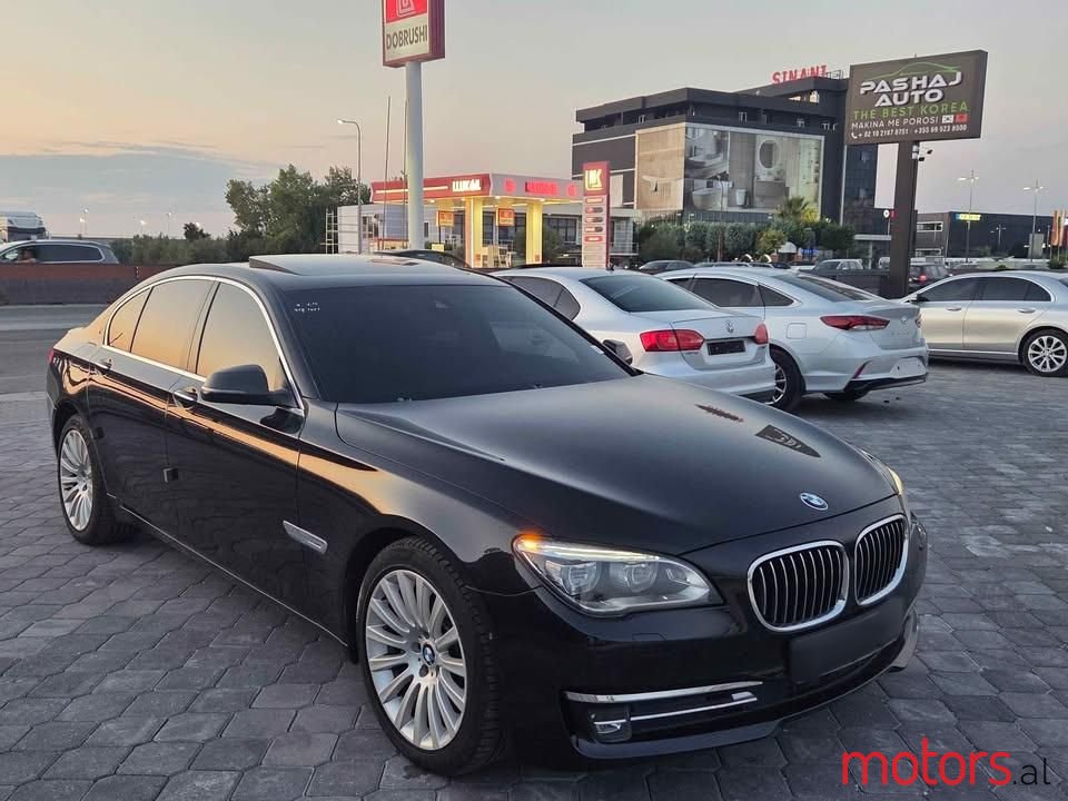2013' BMW 730 photo #1