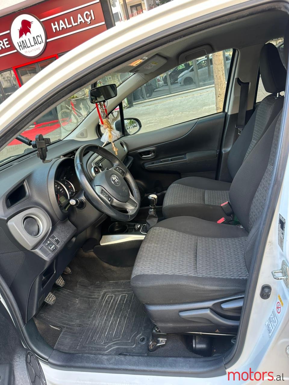 2013' Toyota Yaris photo #1