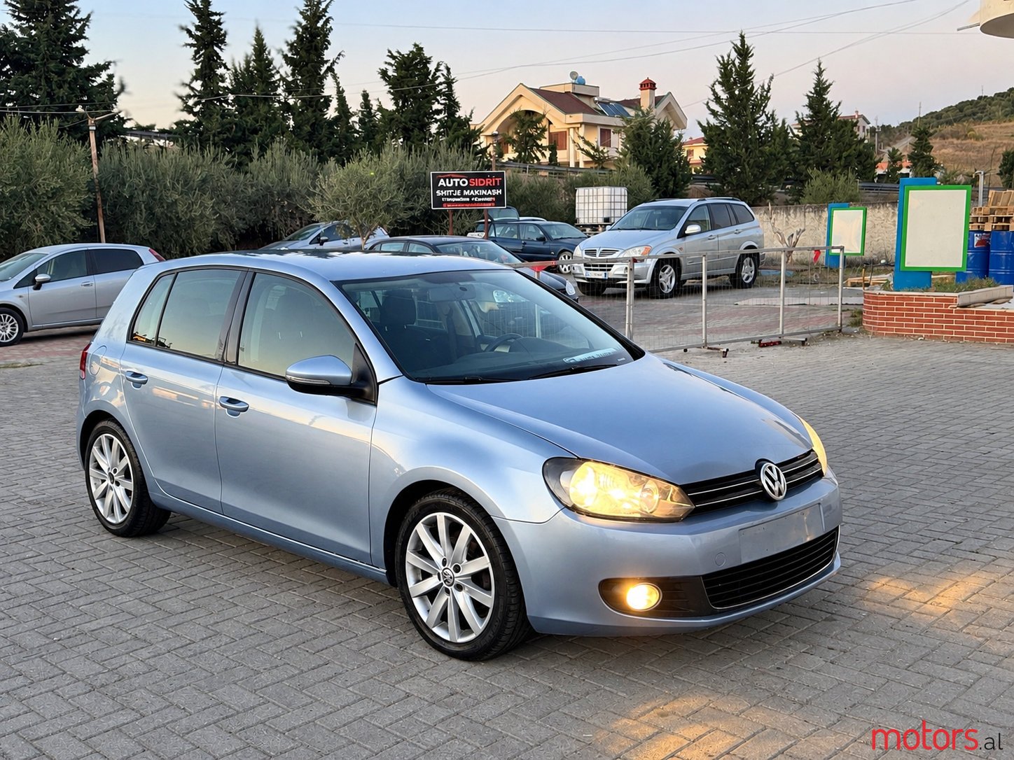 2009' Volkswagen Golf photo #1