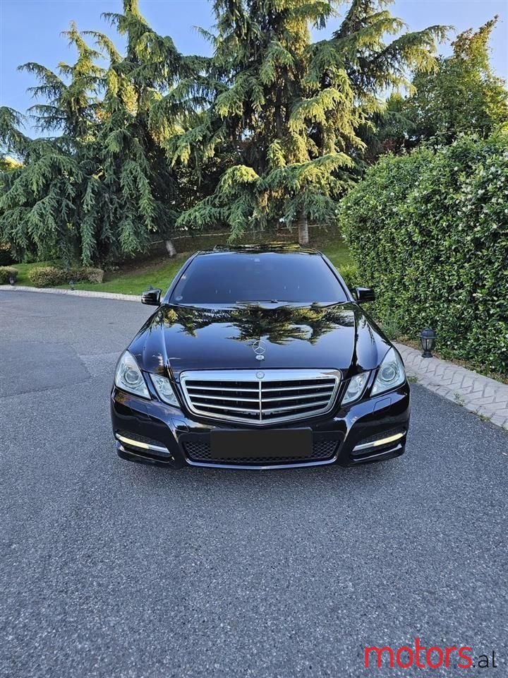 2012' Mercedes-Benz E 220 photo #1