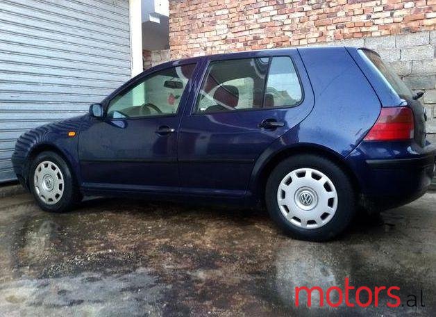 2001' Volkswagen Golf photo #1
